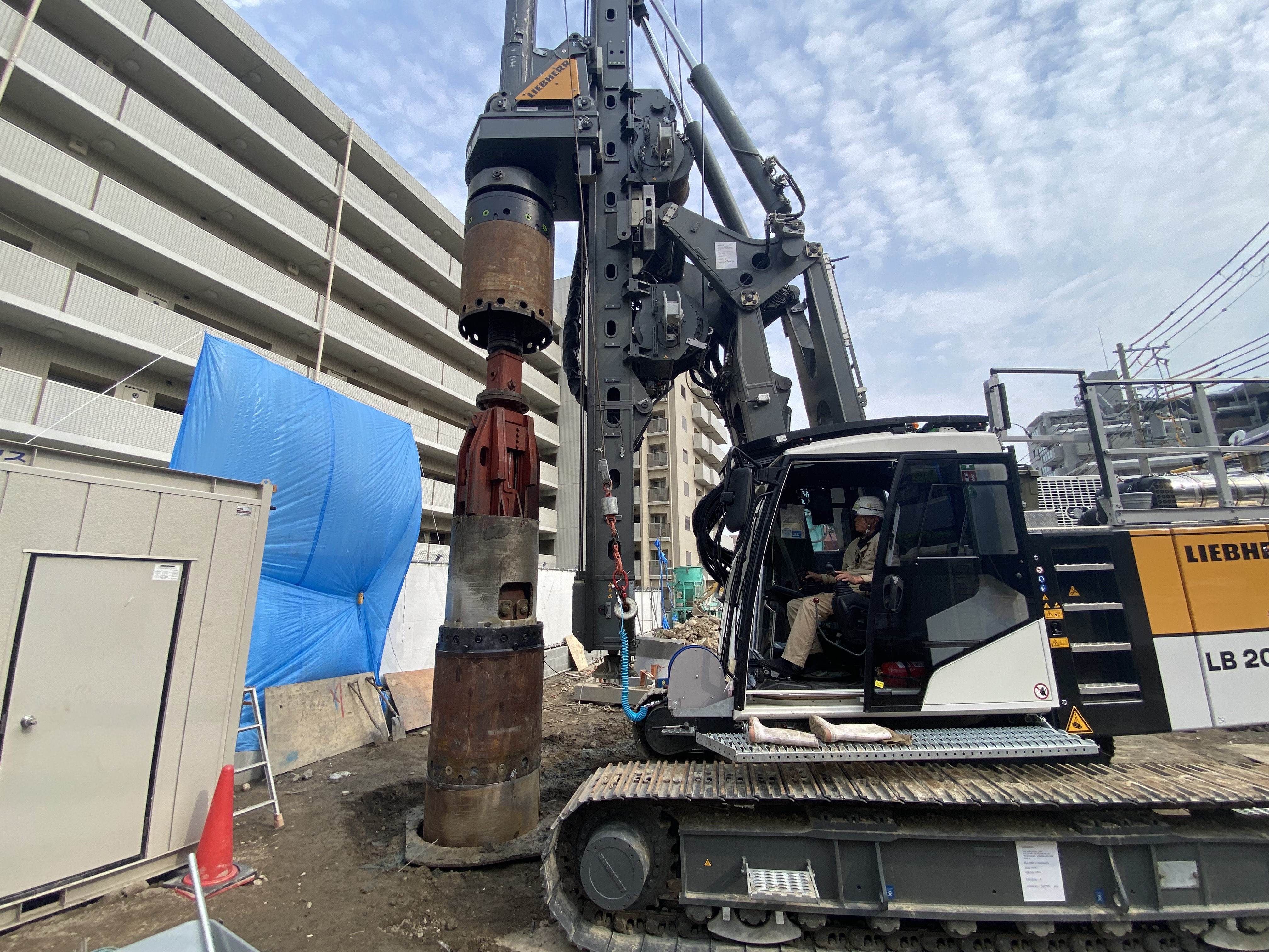 既存杭引抜・破砕工事